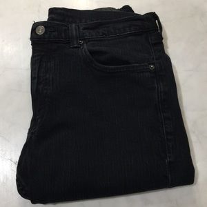 LEVI’S SLIM STRAIGHT JEANS